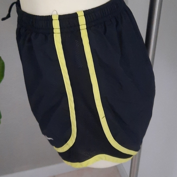 Nike shorts - Picture 3 of 3